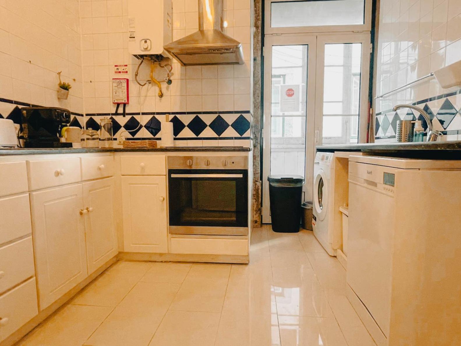 Baixa Pombalina - 4 Bedroom Apartment Lisbon Bagian luar foto